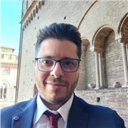 Docente di Scuola Superiore, impartisce lezioni di matematica